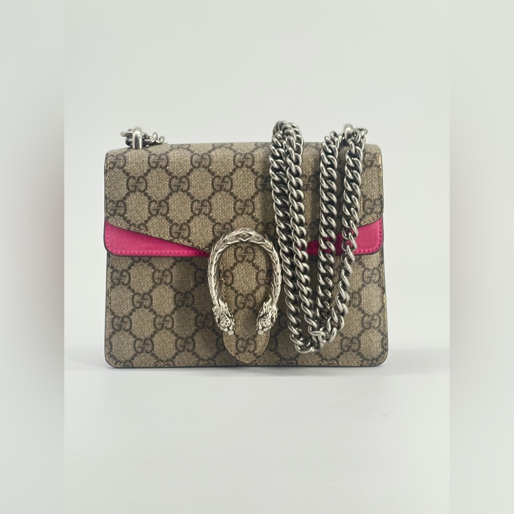 Gucci Beige GG Supreme Shoulder Bag with Pink Accent